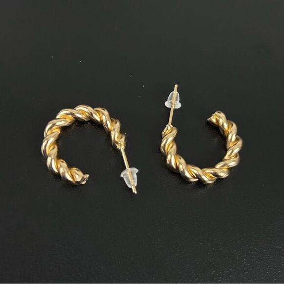 Elegant Gold Twisted Semi Hoop Earrings S8, New! - Picture 5 of 5